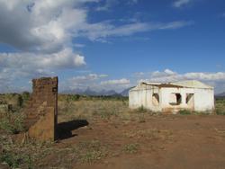 Medium_mozambique_abandoned-house-resettlement-mozaco_grain