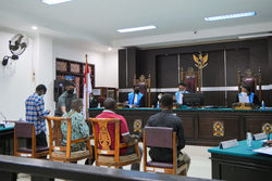 Medium_20211109_jayapura-court_asridaelizabeth_chinadialogue-1800x1200